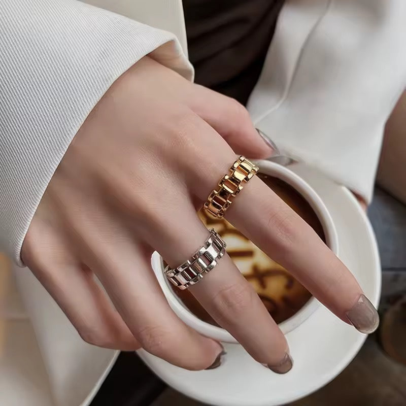 ETERNITY BUCKLE RING (ON HAND)