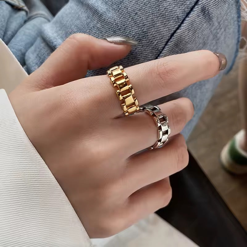 ETERNITY BUCKLE RING (ON HAND)