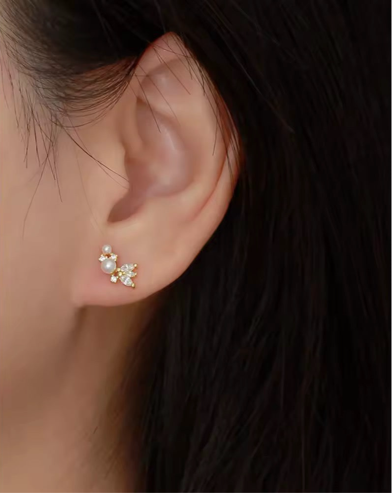 ALIYA PEARL EARRINGS