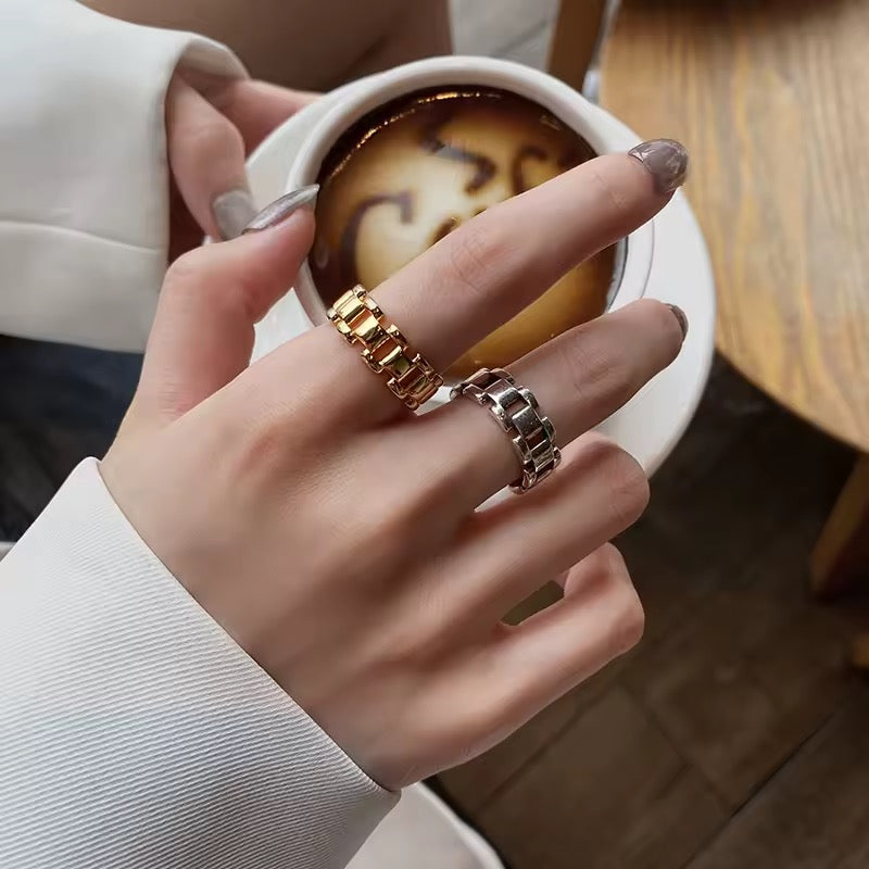 ETERNITY BUCKLE RING (ON HAND)