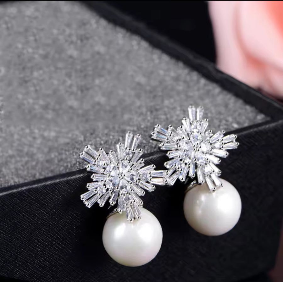 AMELIE PEARL EARRING