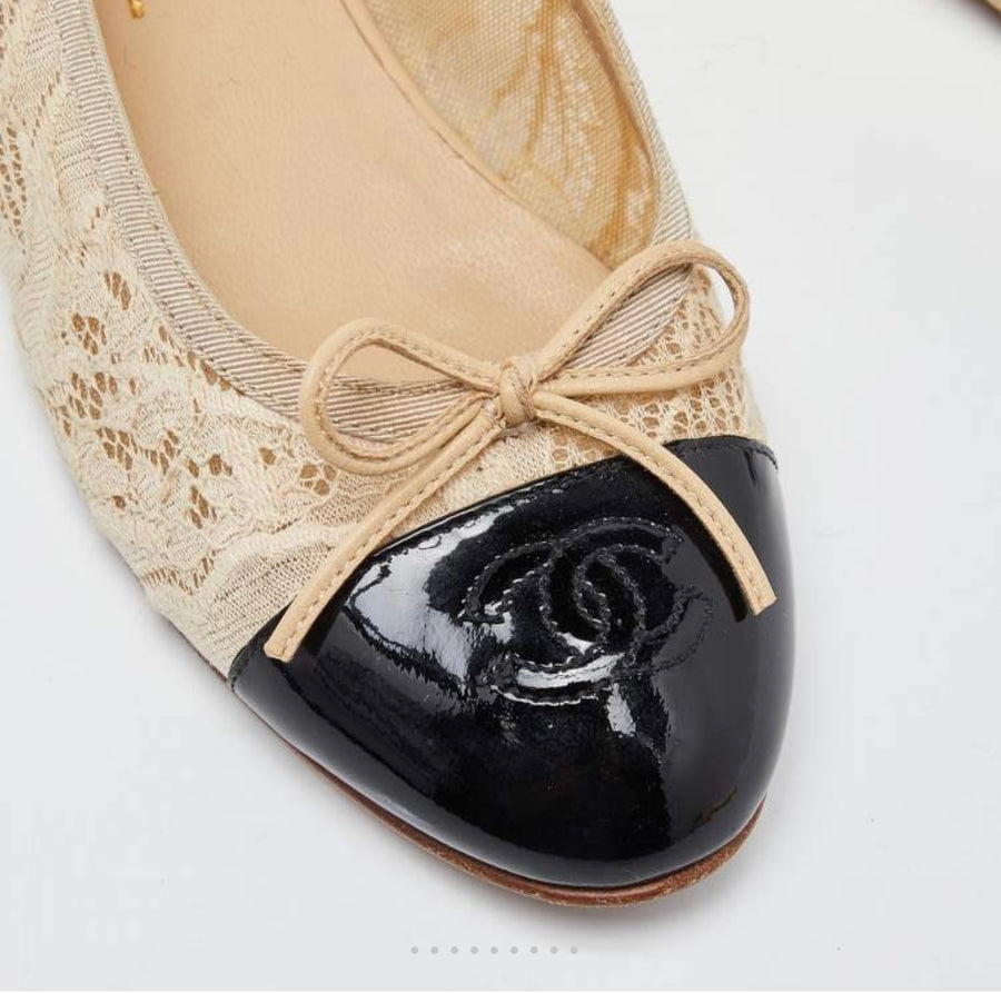 Chanel Beige/Black Lace and Patent Leather CC Cap Toe Ballet Flats Size 37