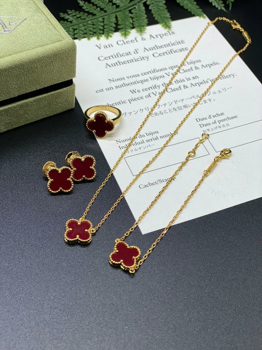 CLOVER EARRING STUDS