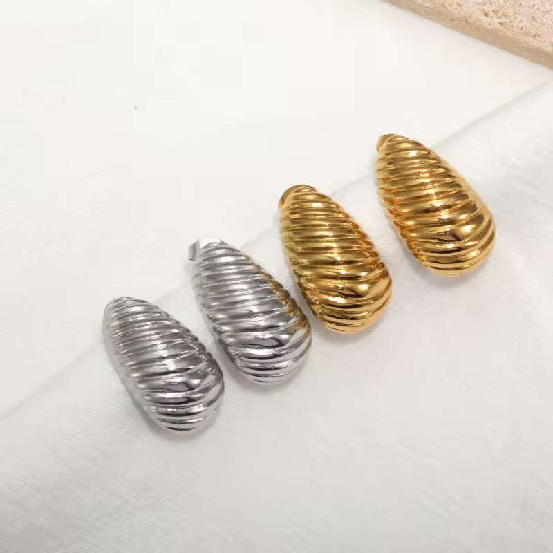 BRIE CROISSANT EARRING