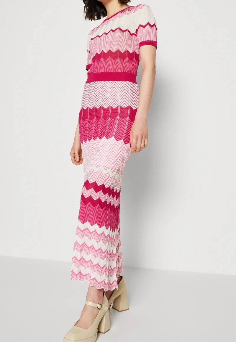 Morgan knitted contrast midi dress in pink chevron