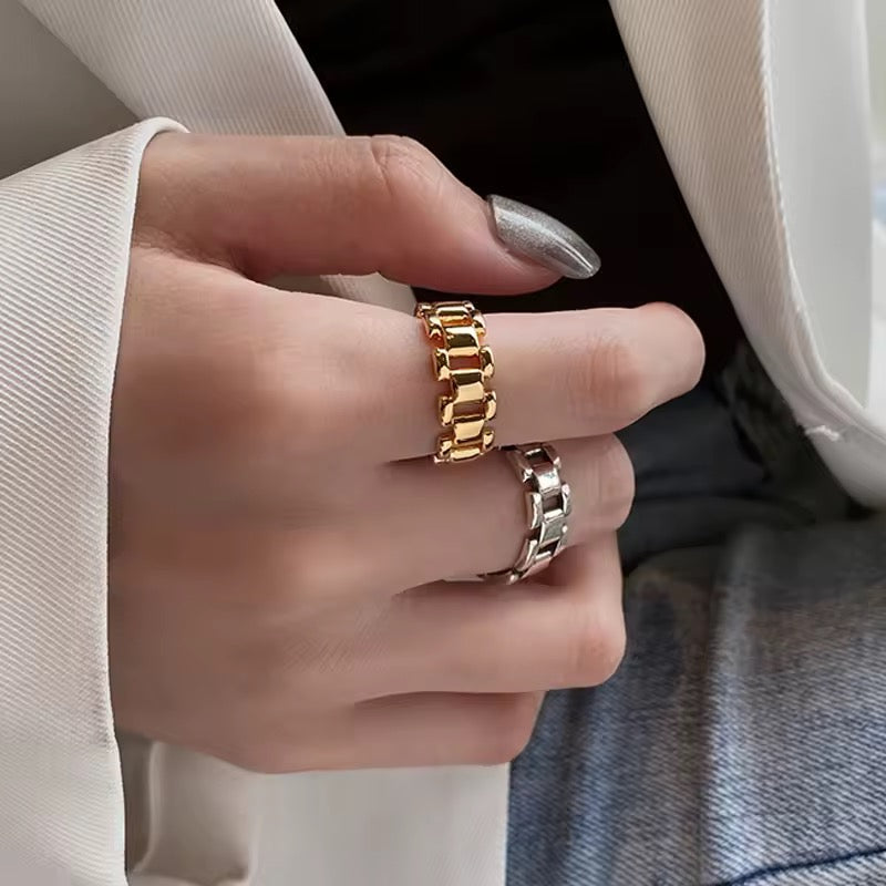 ETERNITY BUCKLE RING (ON HAND)