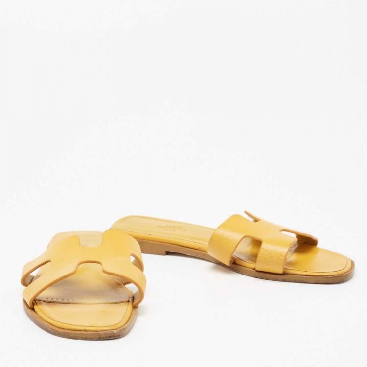 Hermès Yellow Leather Oran Flat Sandals Size 36